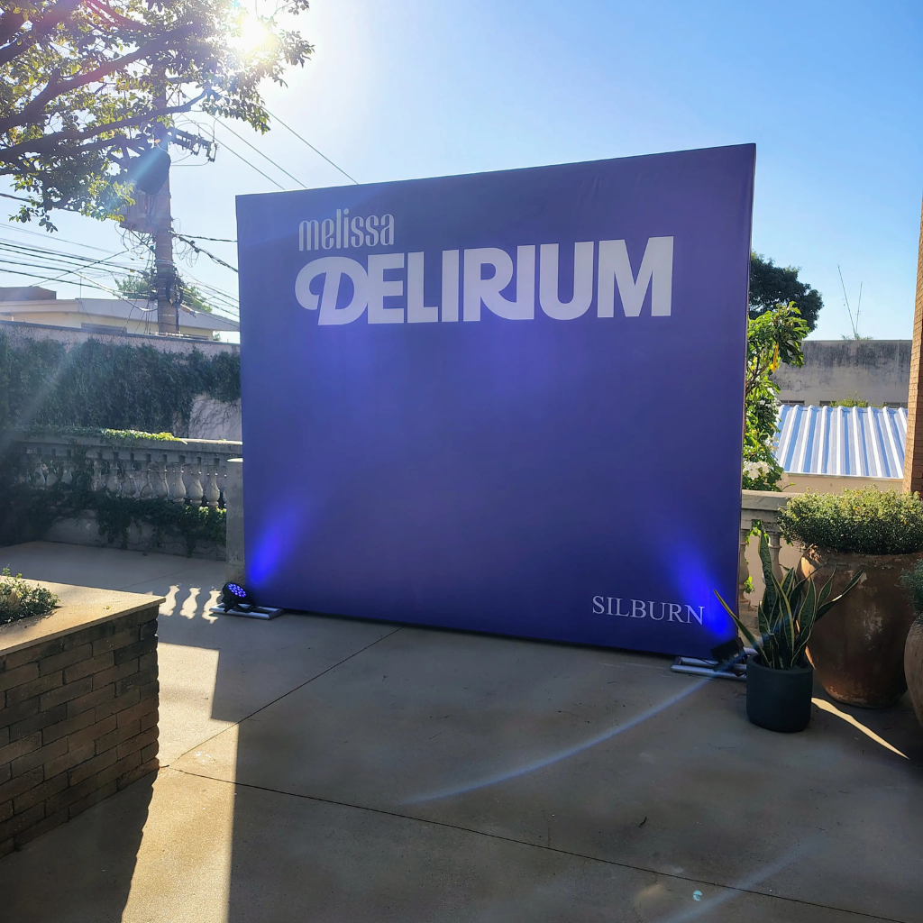 backdrop envelopado
