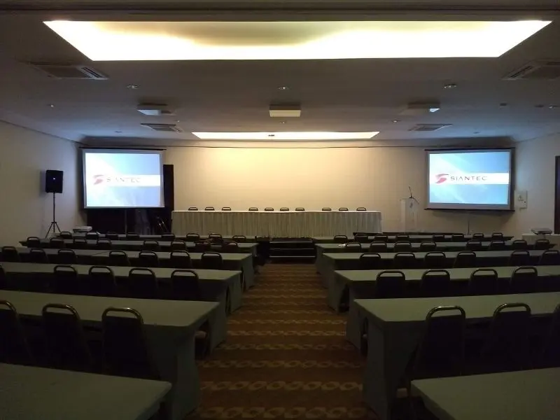 Aluguel de projetor multimídia em salão para evento corporativo em Ribeirão Preto