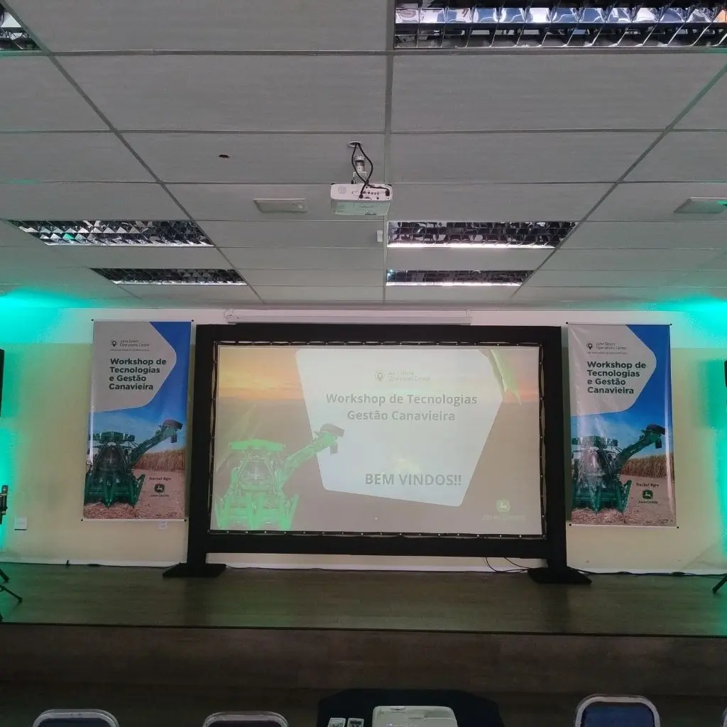 Locação de tela de projeção mapa para evento corporativo