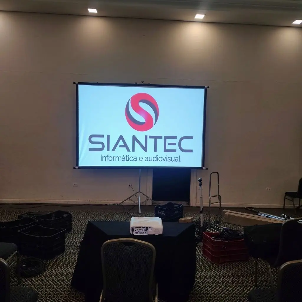 Tela mapa de projeção Siantec instalada em salão de eventos em Ribeirão Preto